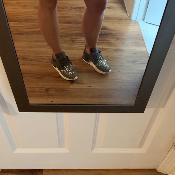 BUY OR TRADE Sneakers - Pearl Esseutesse Size 9 US - Picture 8 of 8